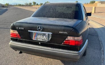 Mercedes-benz-e300-diesel-1995-black-14