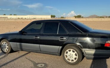 Mercedes-benz-e300-diesel-1995-black-15