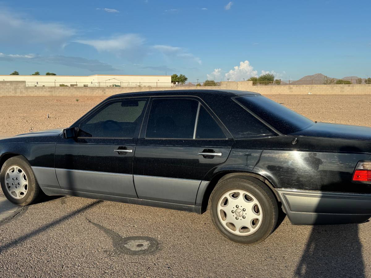 Mercedes-benz-e300-diesel-1995-black-15
