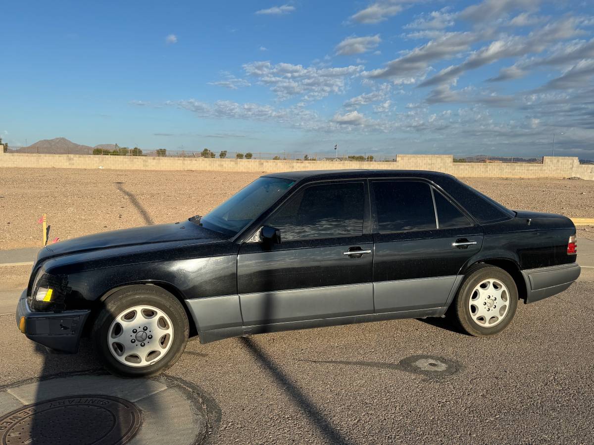 Mercedes-benz-e300-diesel-1995-black-16