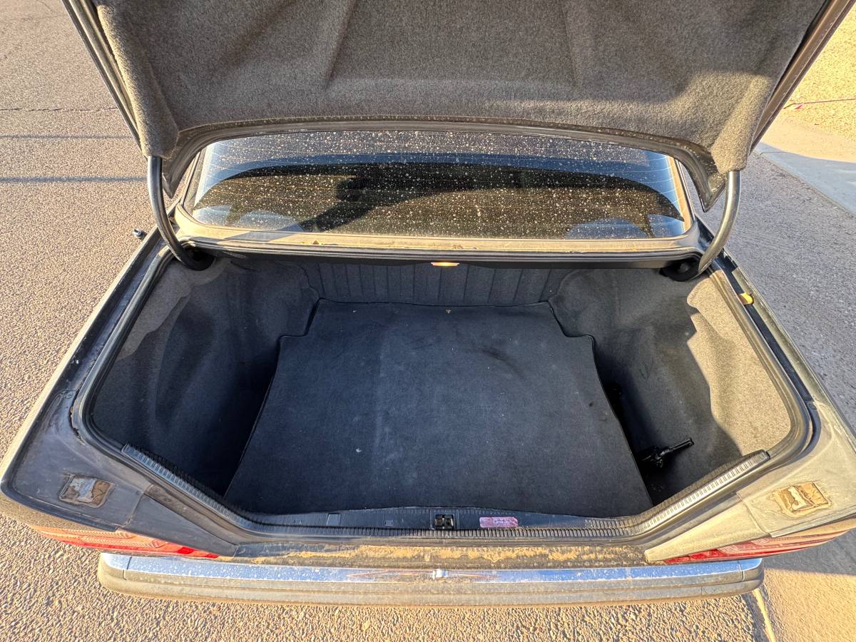 Mercedes-benz-e300-diesel-1995-black-5