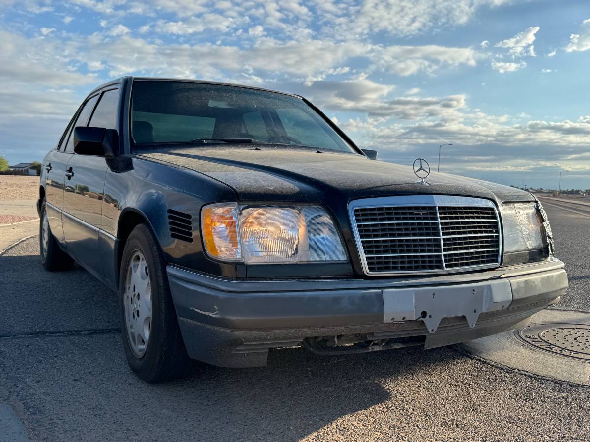 Mercedes-benz-e300-diesel-1995-black