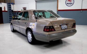Mercedes-benz-e320-1994-11