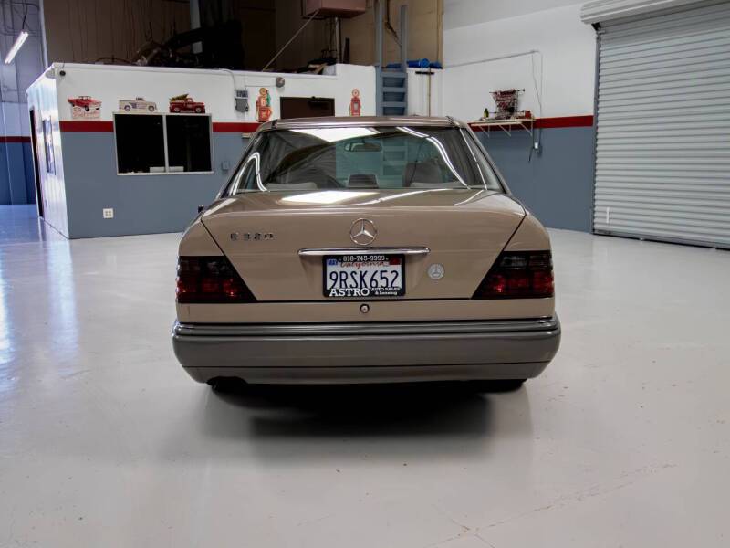Mercedes-benz-e320-1994-12