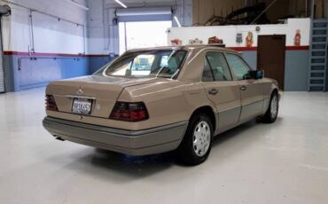 Mercedes-benz-e320-1994-13