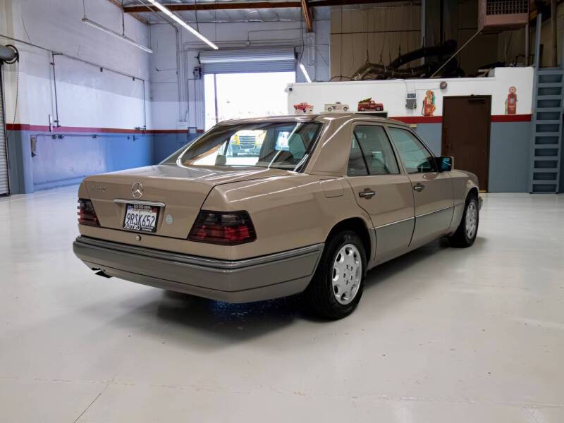 Mercedes-benz-e320-1994-13