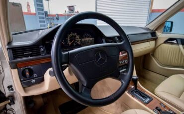 Mercedes-benz-e320-1994-4