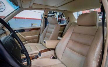 Mercedes-benz-e320-1994-6