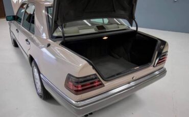 Mercedes-benz-e320-1994-8