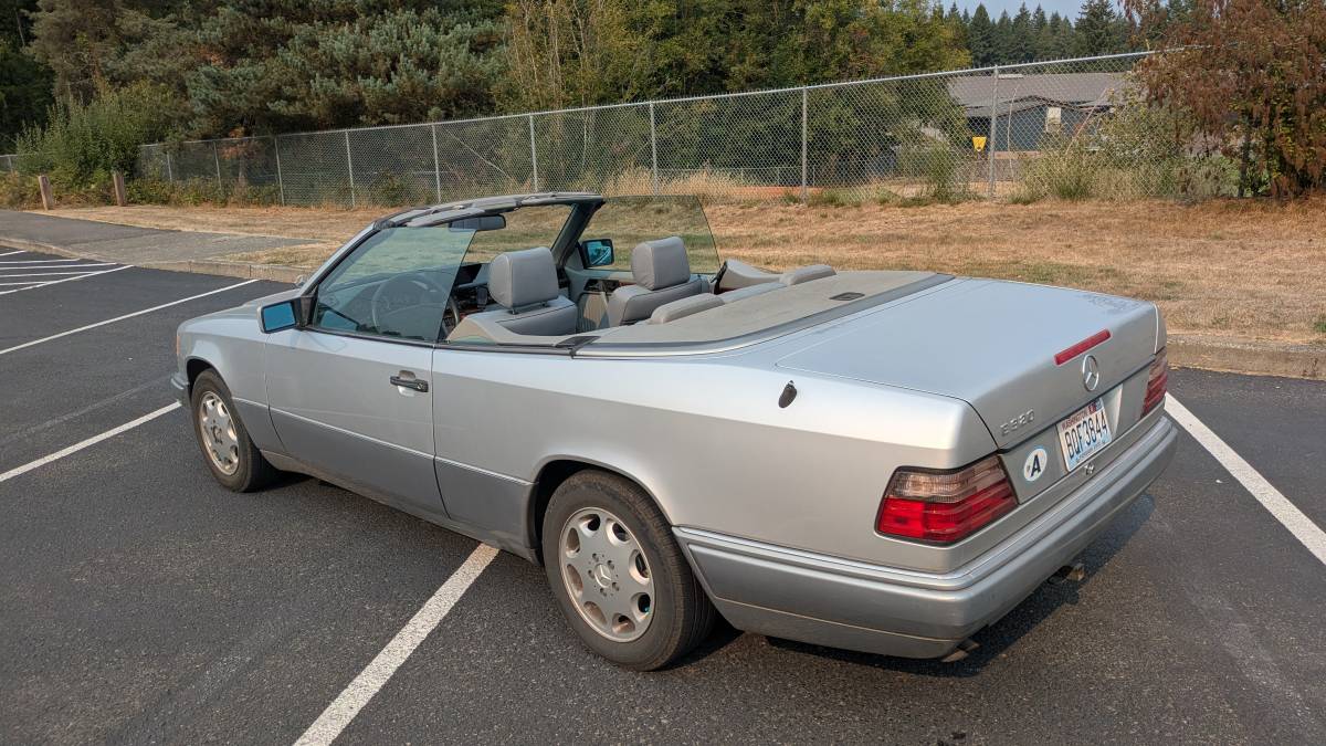 Mercedes-benz-e320-1994-silver-1