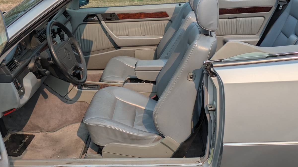 Mercedes-benz-e320-1994-silver-3