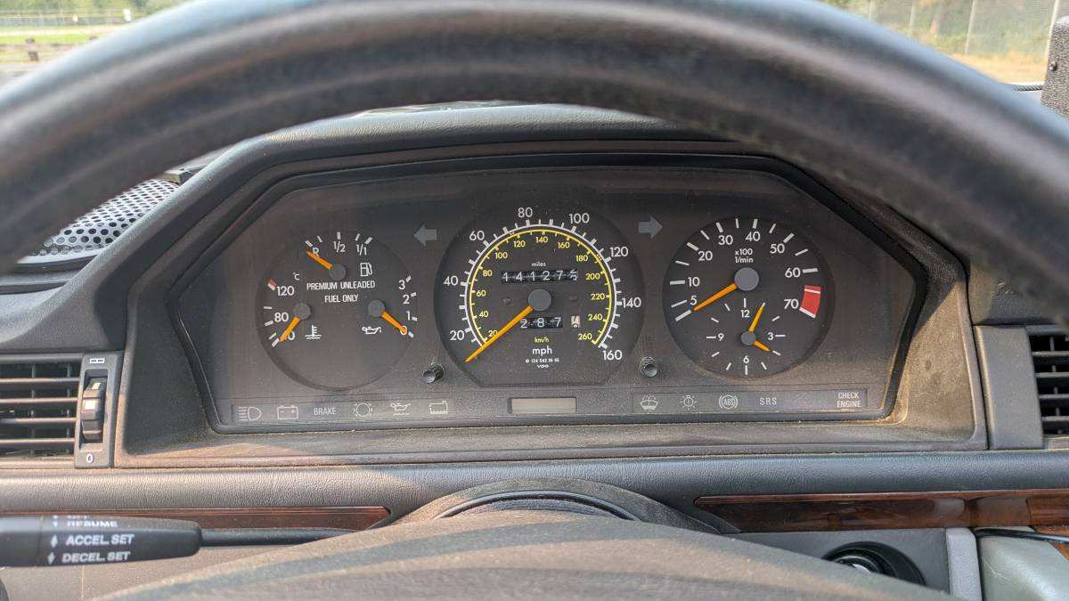Mercedes-benz-e320-1994-silver-4