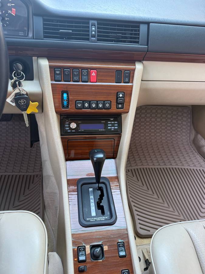 Mercedes-benz-e320-1995-white-10