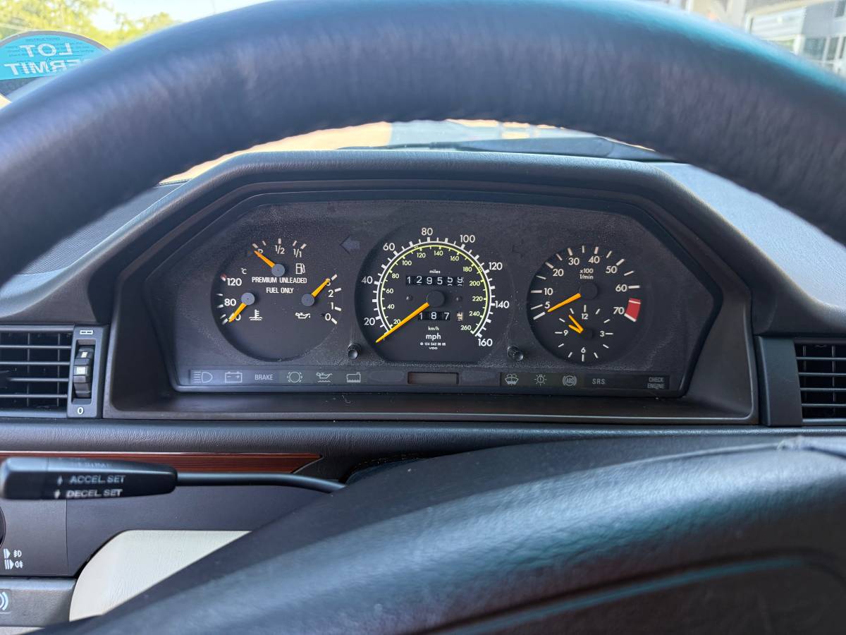 Mercedes-benz-e320-1995-white-11