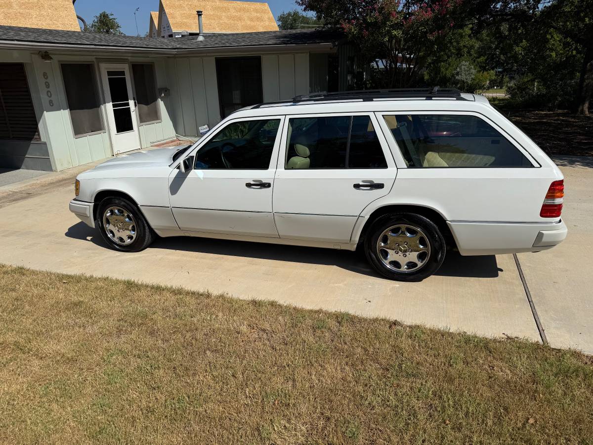 Mercedes-benz-e320-1995-white-14