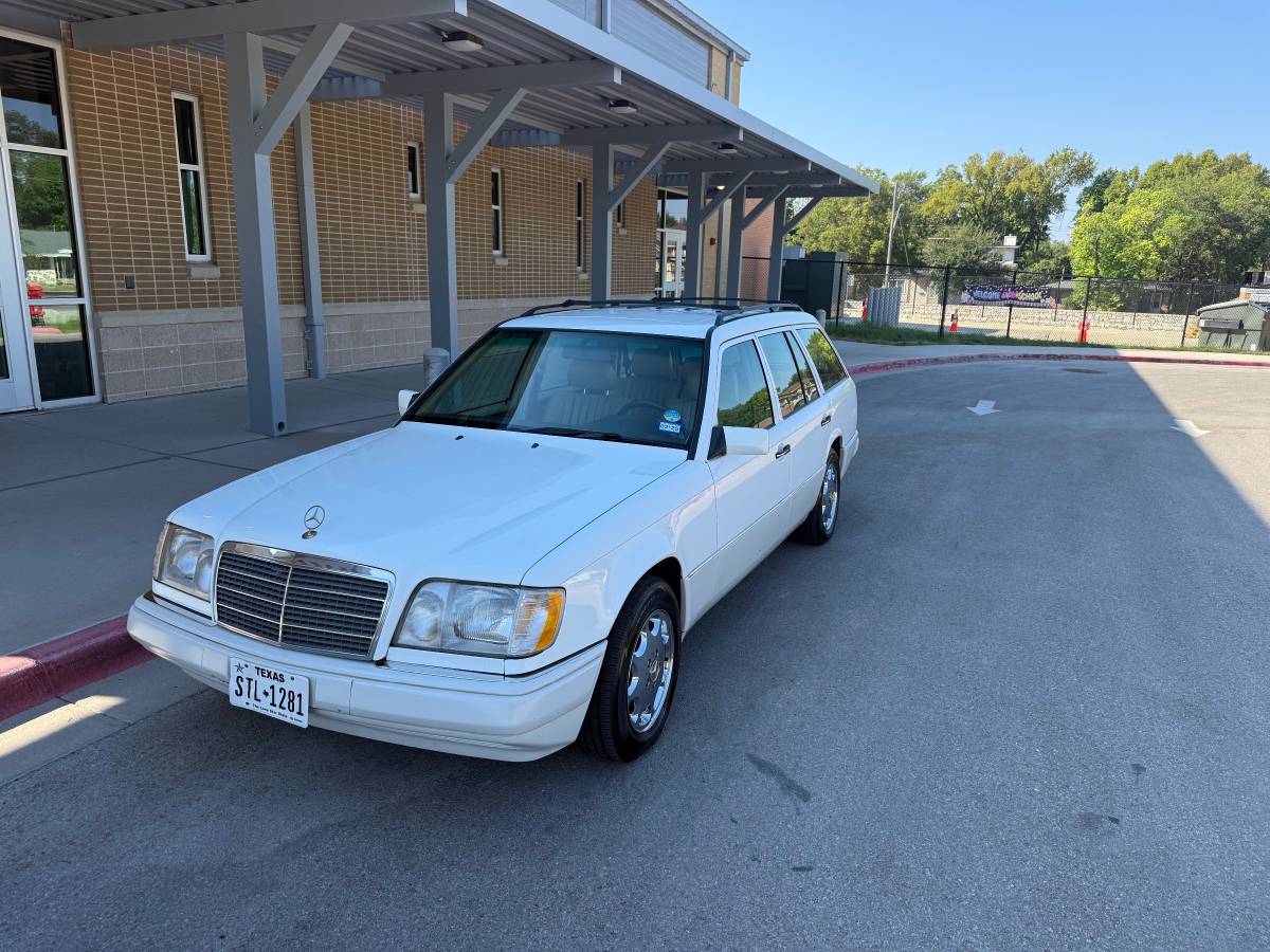 Mercedes-benz-e320-1995-white-2