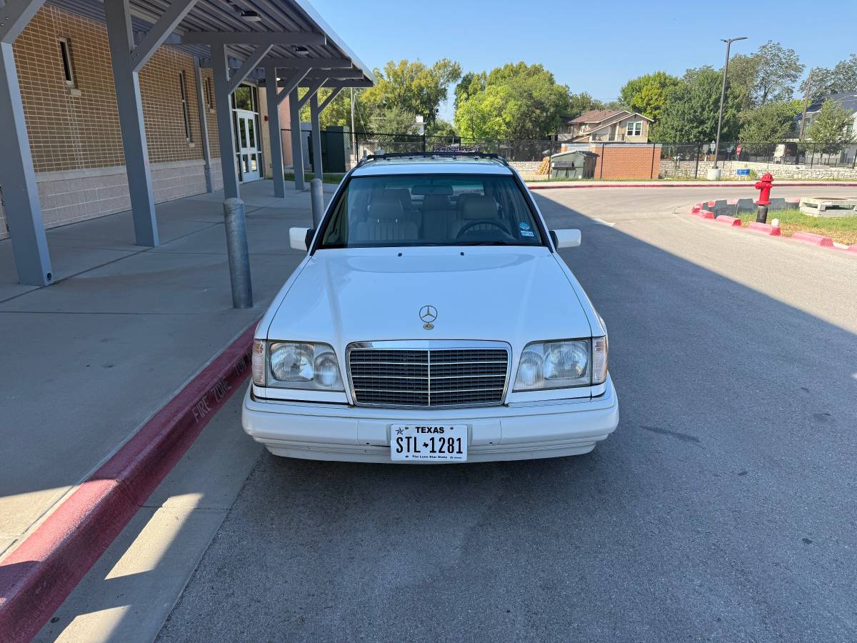Mercedes-benz-e320-1995-white-3