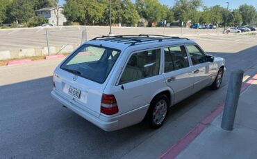 Mercedes-benz-e320-1995-white-5