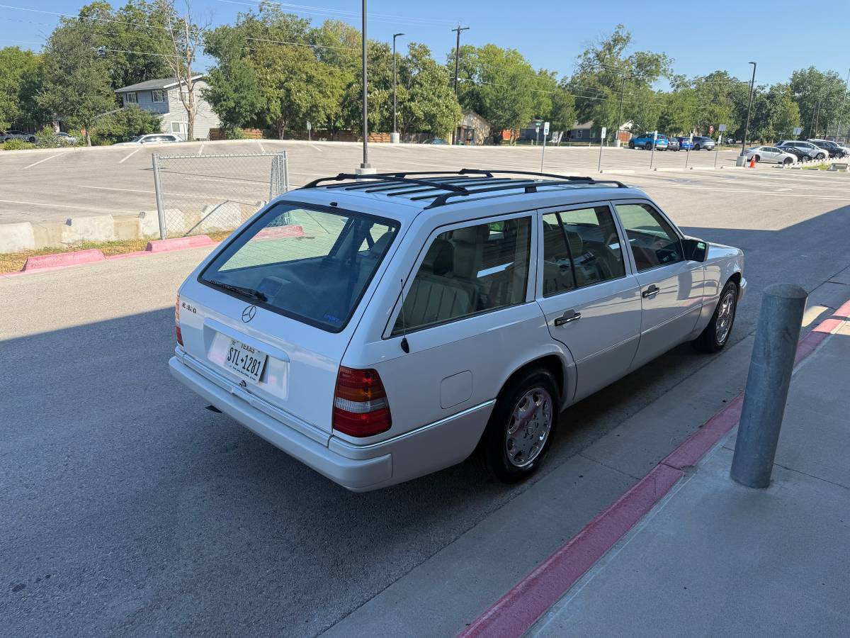 Mercedes-benz-e320-1995-white-5