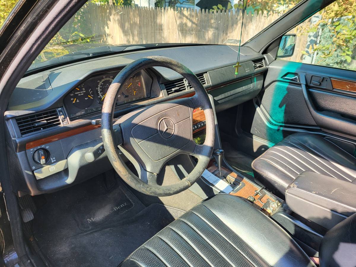 Mercedes-benz-e320-wagon-1995-black-2