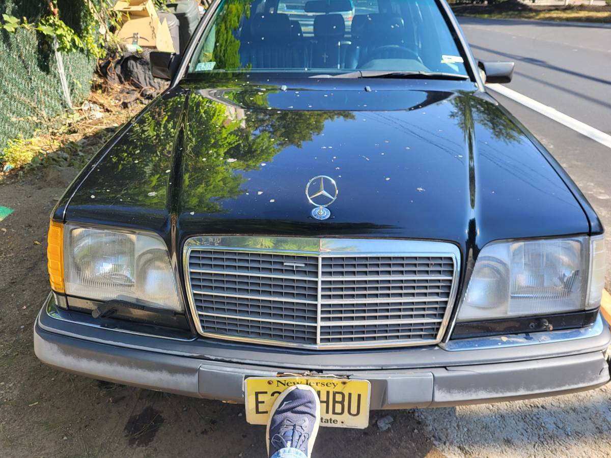 Mercedes-benz-e320-wagon-1995-black-4