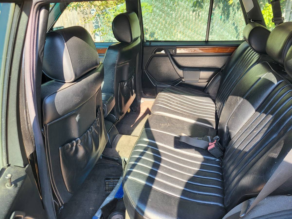 Mercedes-benz-e320-wagon-1995-black-5