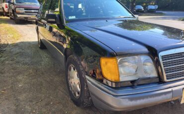 Mercedes-benz-e320-wagon-1995-black-7