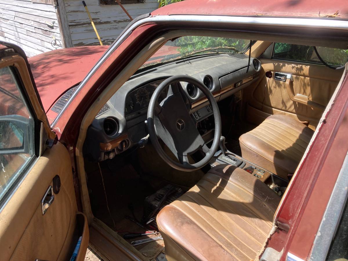 Mercedes-benz-e350-diesel-1984-3