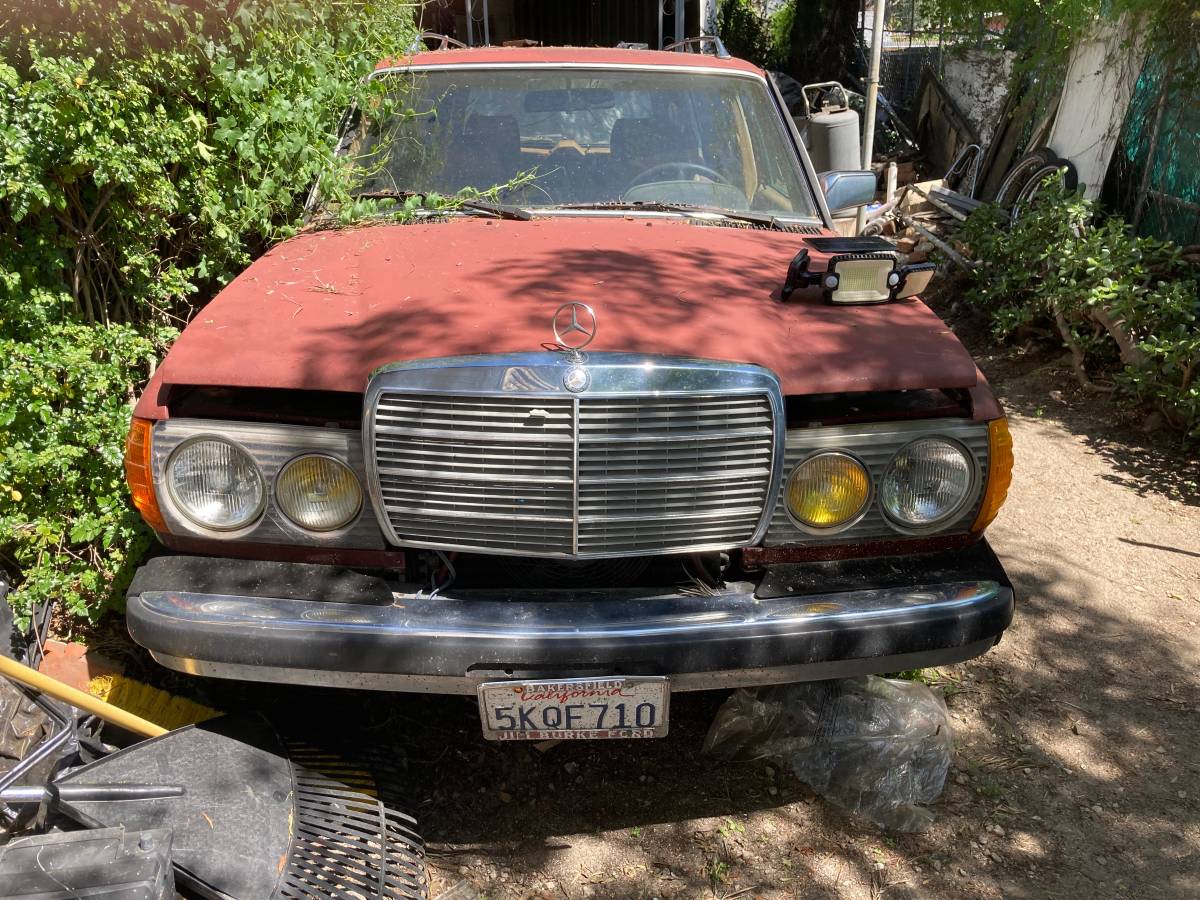 Mercedes-benz-e350-diesel-1984-4