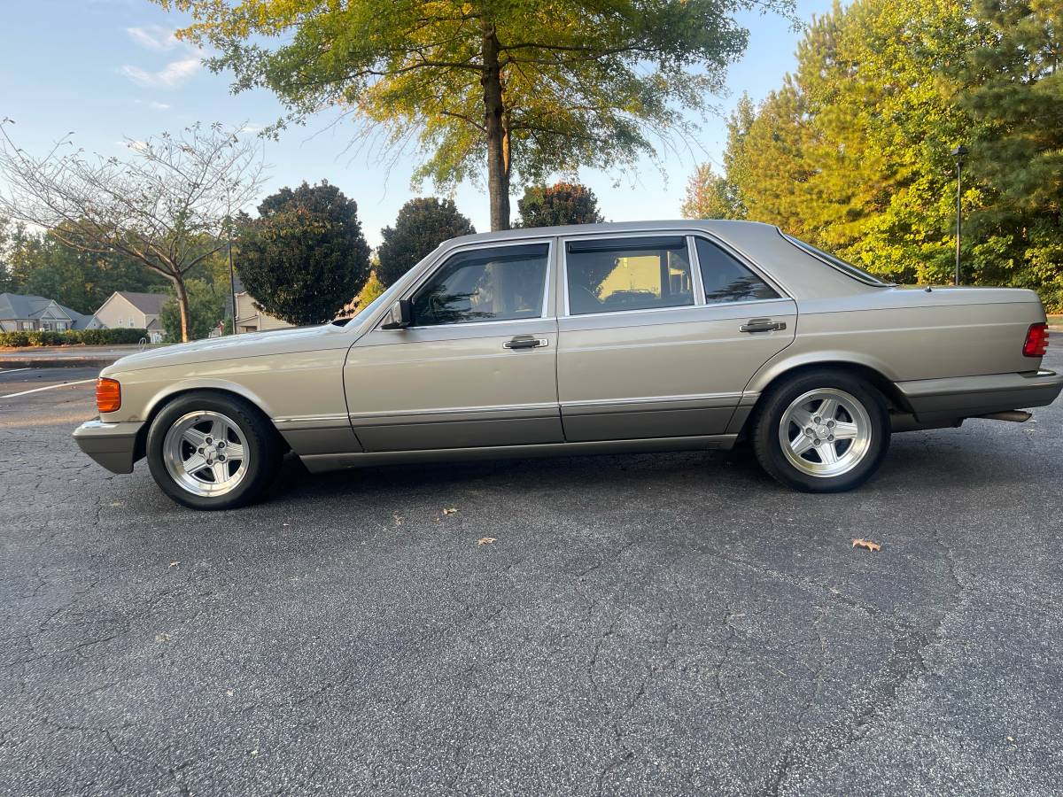 Mercedes-benz-s-class-1988-silver-1
