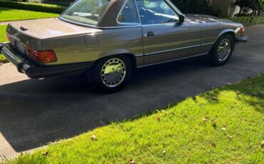 Mercedes-benz-s-class-1989-3