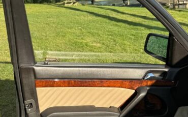 Mercedes-benz-s-class-1992-9