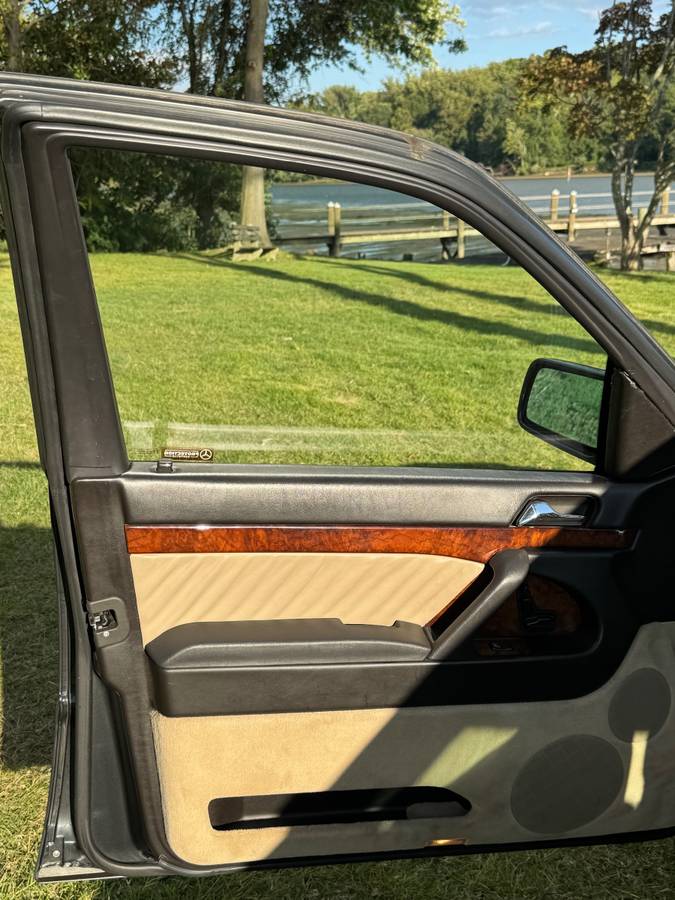 Mercedes-benz-s-class-1992-9