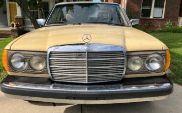 Mercedes-diesel-1980-yellow-1