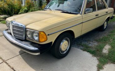Mercedes-diesel-1980-yellow