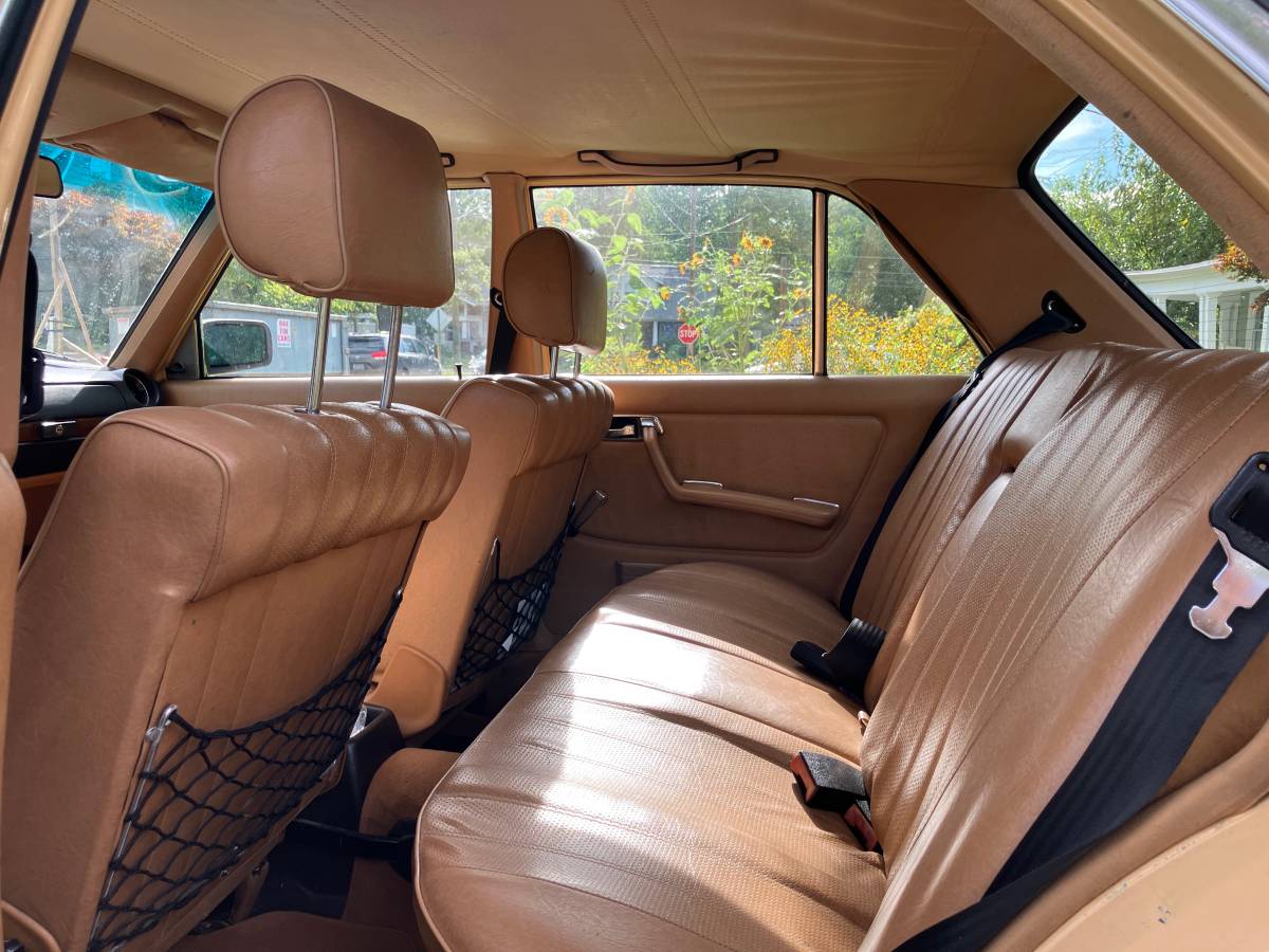 Mercedes-diesel-1980-yellow-4