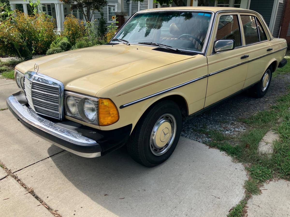 Mercedes-diesel-1980-yellow