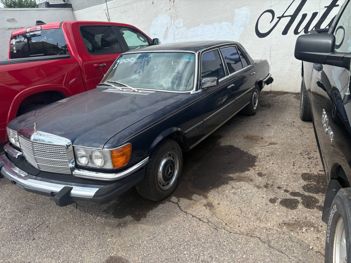 Mercedes-sle-1976-blue