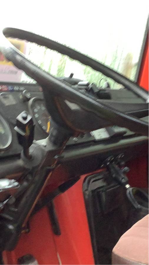 Mercedes-unimog-diesel-1984-red-3
