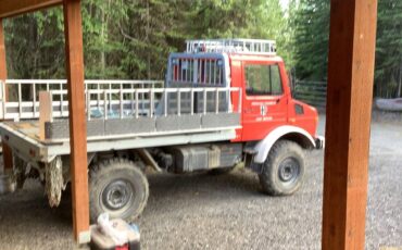 Mercedes-unimog-diesel-1984-red