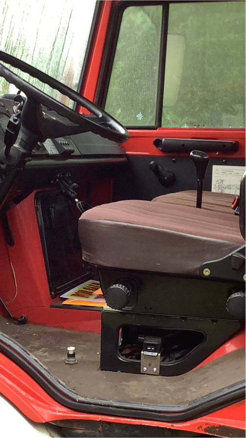 Mercedes-unimog-diesel-1984-red-5