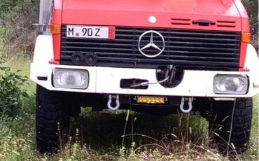 Mercedes-unimog-diesel-1984-red-6