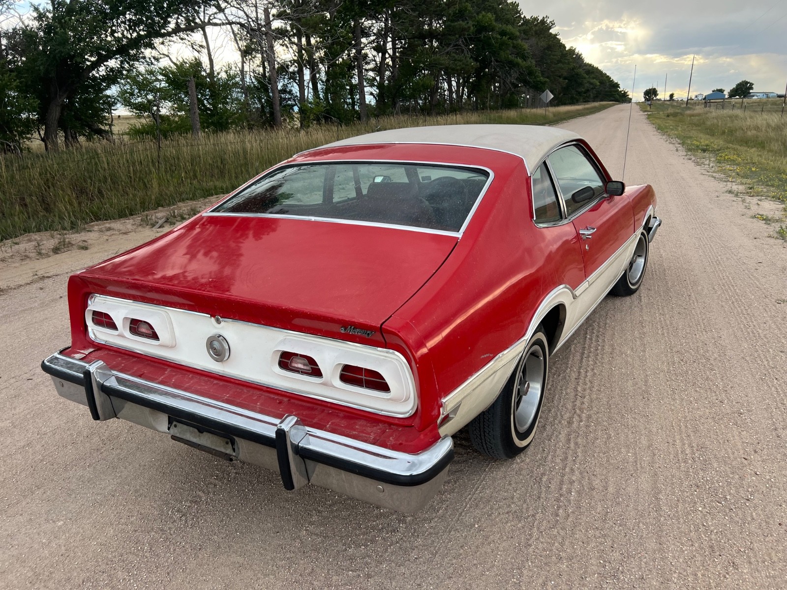 Mercury-Comet-1977-Ford-4