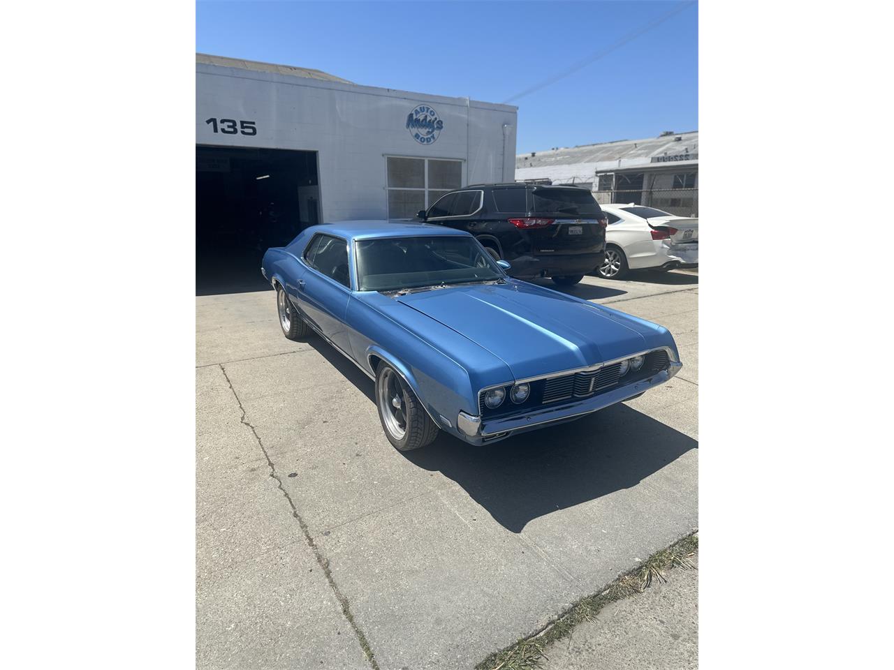 Mercury-Cougar-1969-Light-Blue-Black-and-Blue-1
