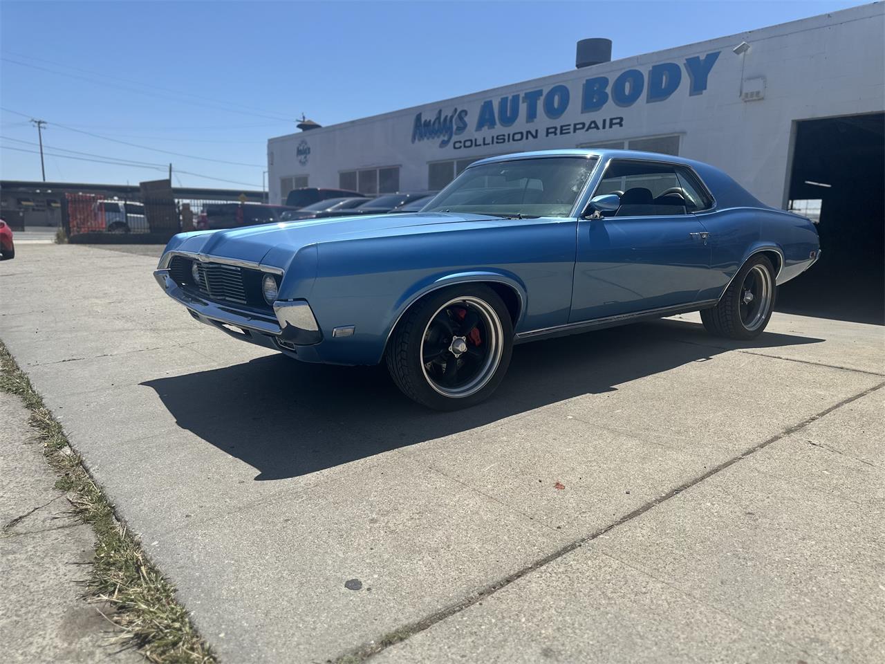 Mercury-Cougar-1969-Light-Blue-Black-and-Blue-2