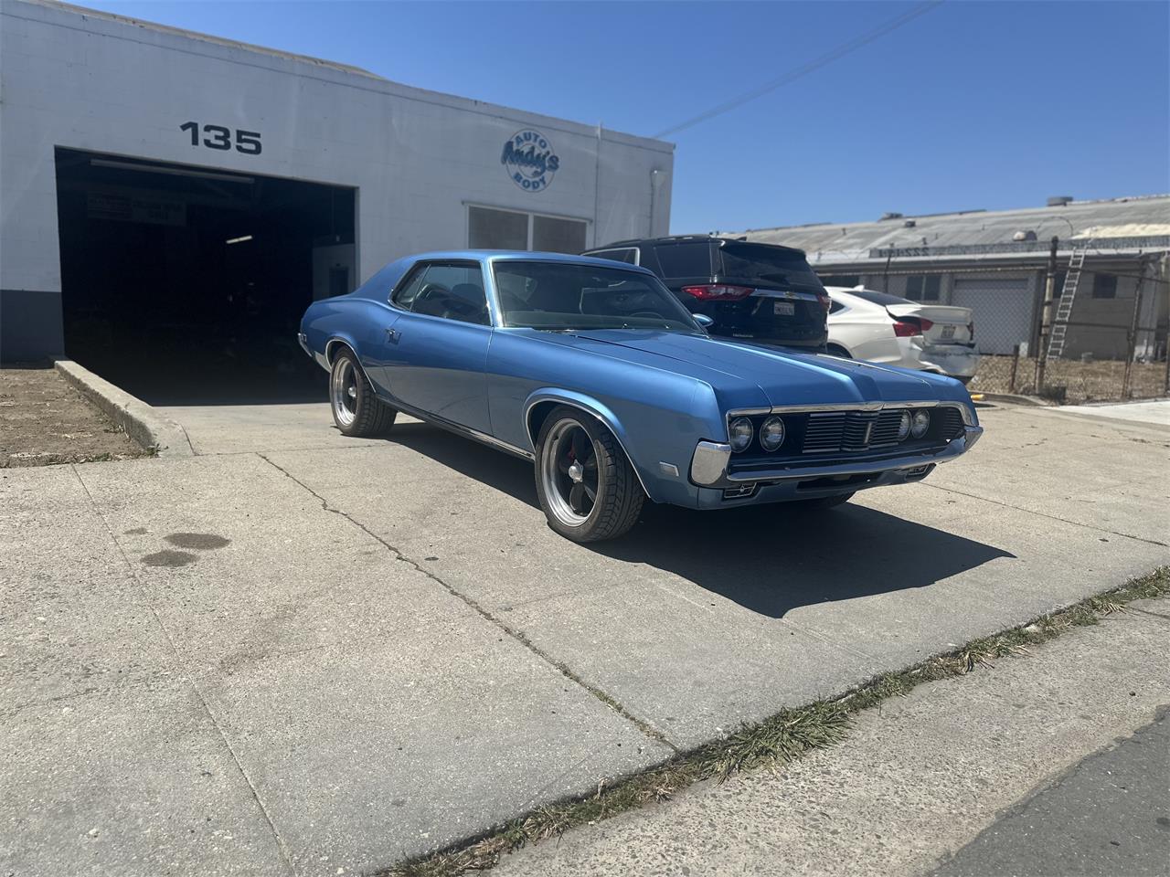Mercury-Cougar-1969-Light-Blue-Black-and-Blue