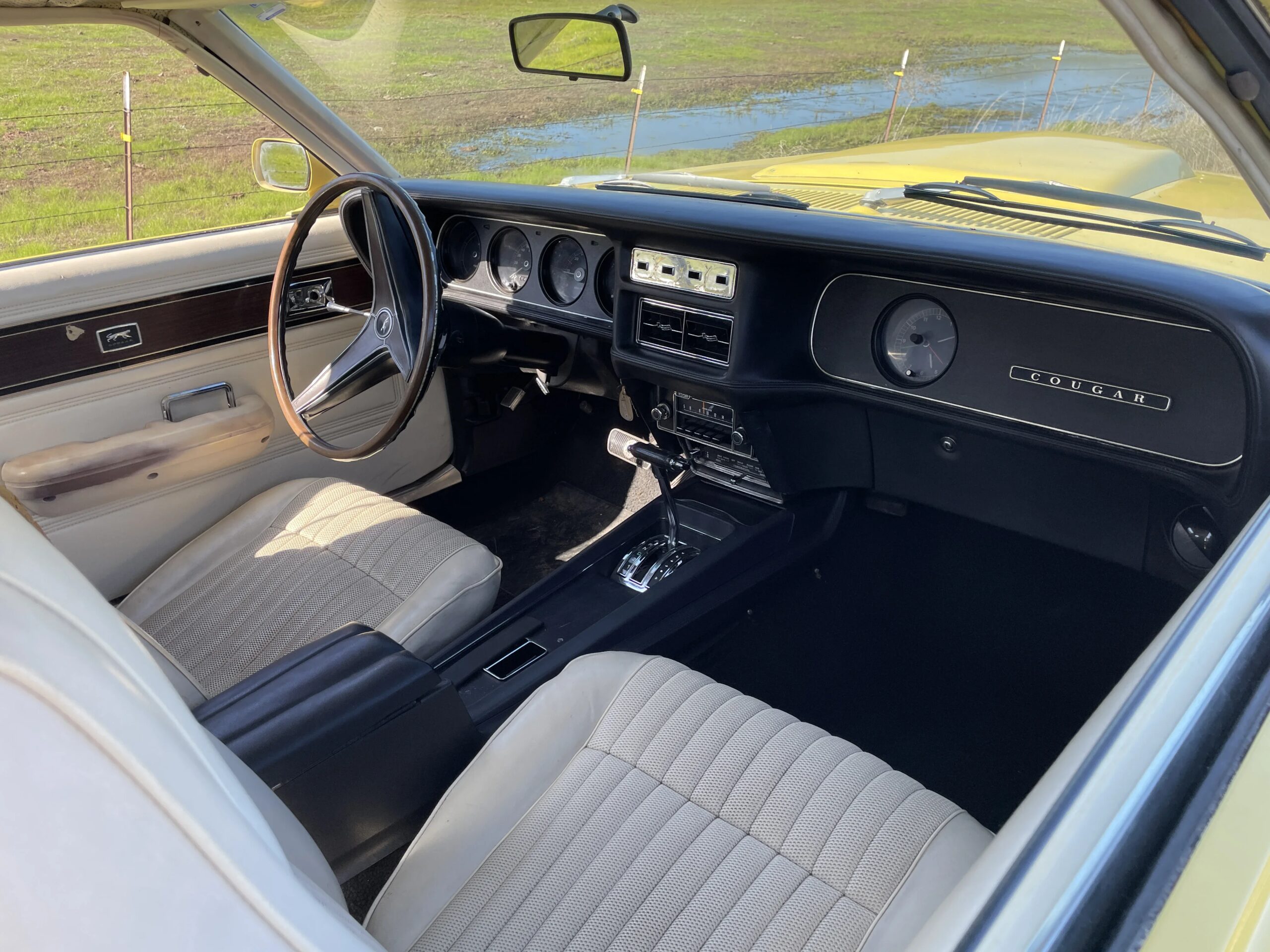 Mercury-Cougar-1969-Yellow-White-14
