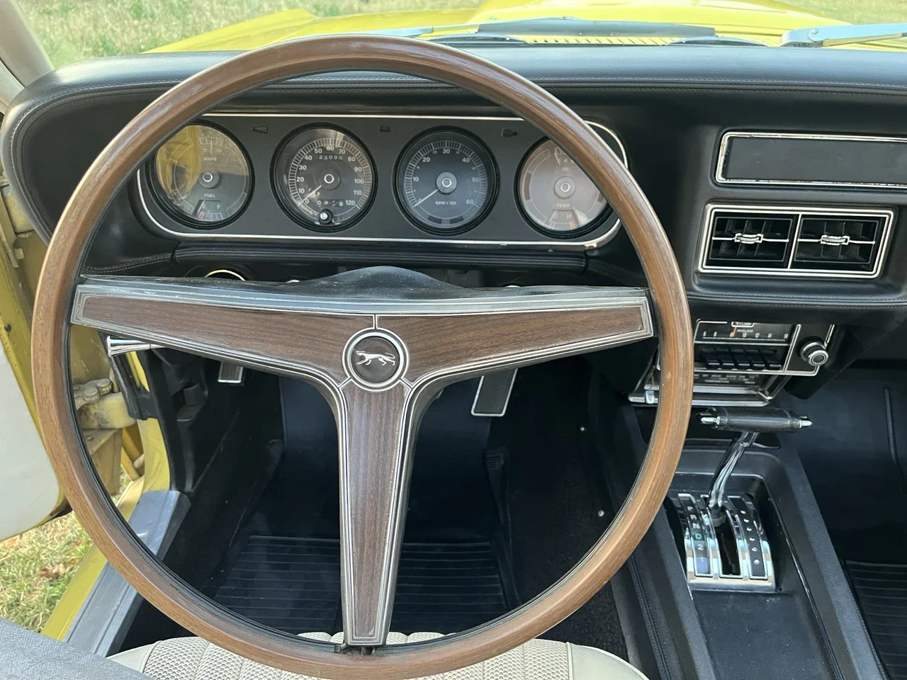 Mercury-Cougar-1969-Yellow-White-23