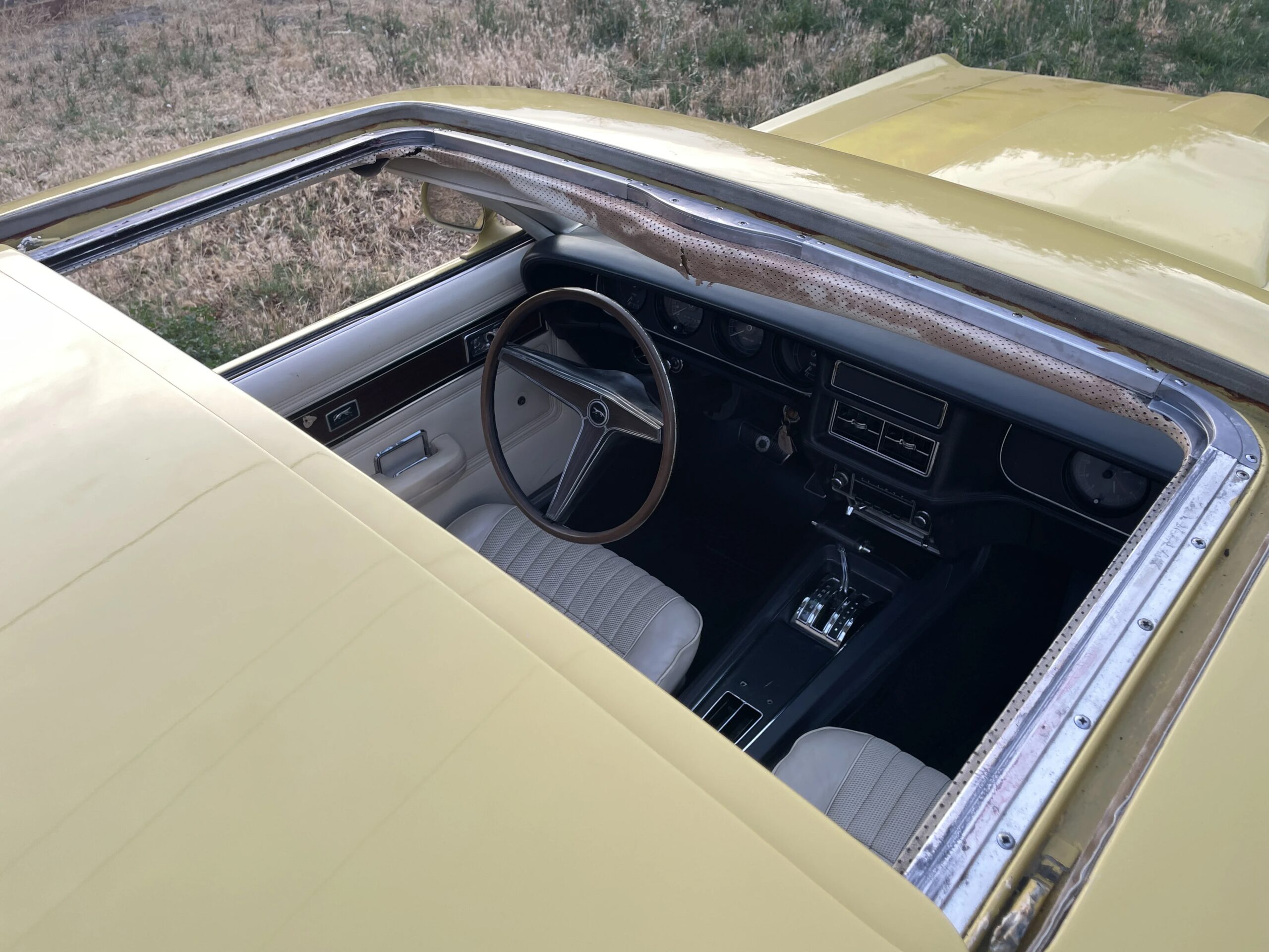 Mercury-Cougar-1969-Yellow-White-32