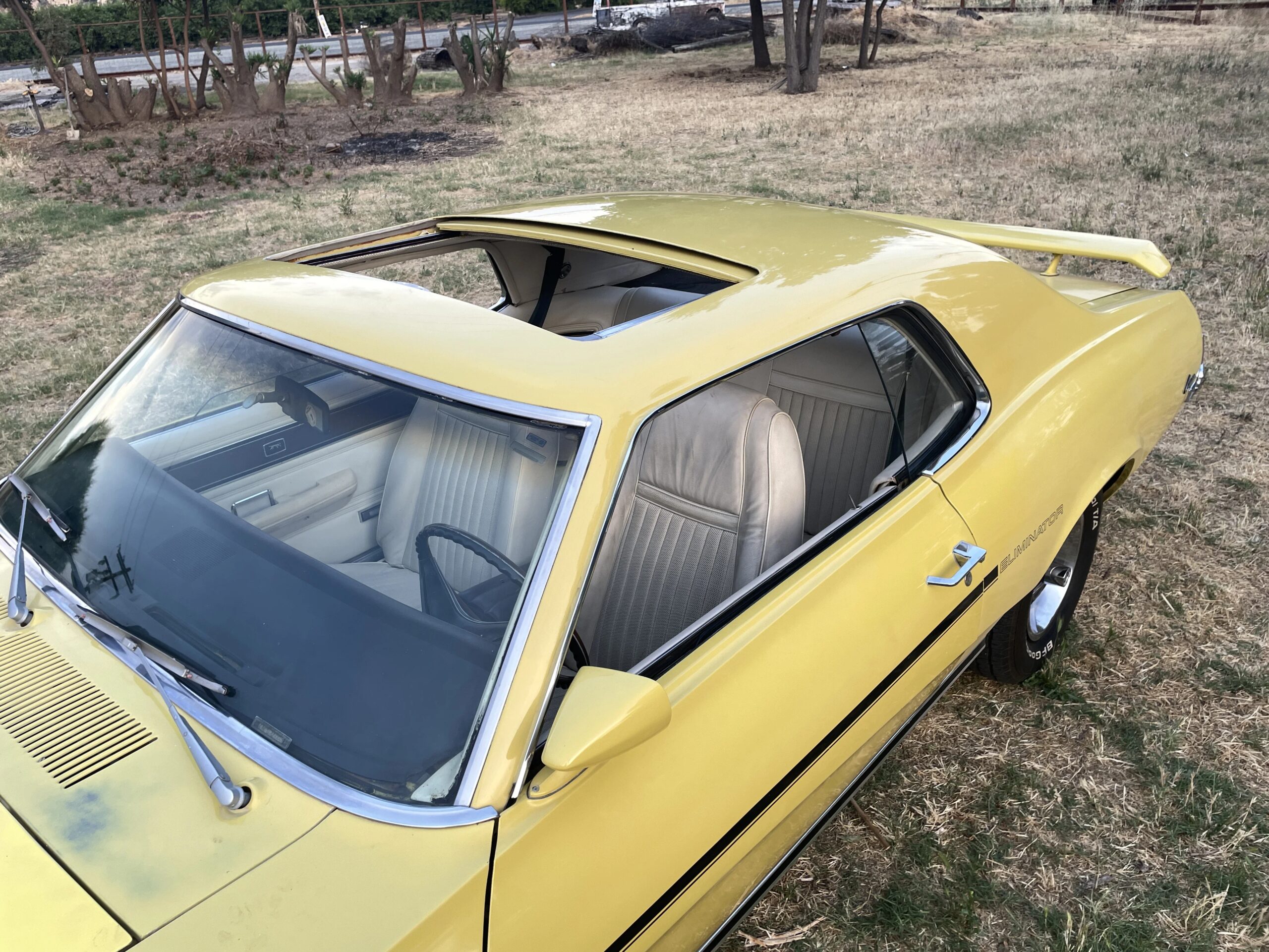 Mercury-Cougar-1969-Yellow-White-5